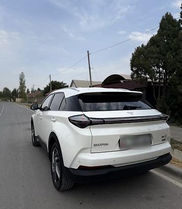 Другой электротранспорт: Электромобиль-кроссовер NETA U PRO в белом цвете. Кузов и — 3