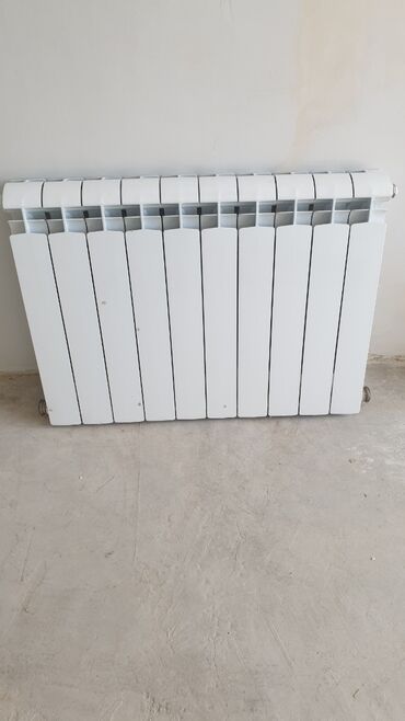 Отопление и нагреватели: Продаю радиатор биметал. В эксплуатации один сезон. Качественые