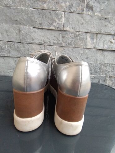 Oksfordice: Oksfordice, 40 — 5