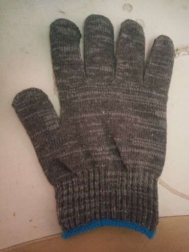 перчатки для спорта: Продаю рабочие хб перчатки