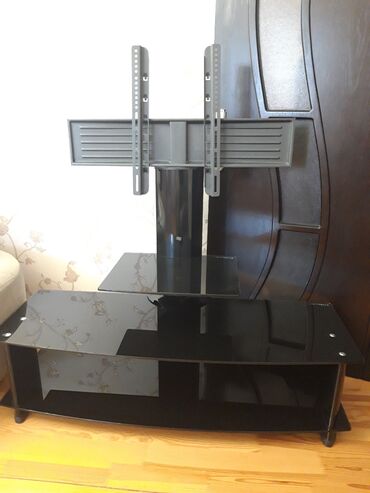 стеклянный журнальный стол: Tv stend əla vəziyyətdə
Eni 40 uzunu 120