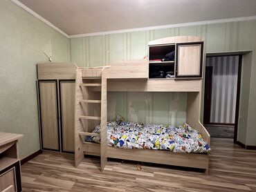 двухъярусная кровать и письменный стол: Двухъярусная кровать, Для девочки, Для мальчика, Б/у