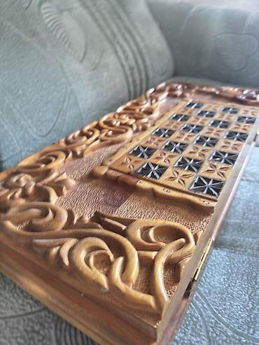 Шахматы: Резная деревянная шахматная доска-ларец Цена Договорная. - Материал — 1