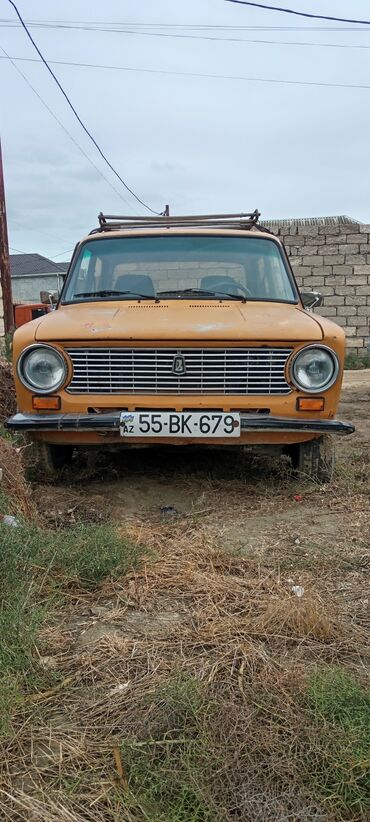 Скупка авто: VAZ (Lada) klassik sedan – narıncı rəngli, 4 qapılı. - Ön və arxa