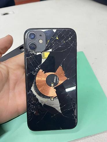iphone plus: IPhone 11, Б/у, 128 ГБ, Черный, Зарядное устройство, Чехол, Кабель, 61 % — 4