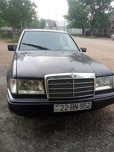 avtomobil şüşələri: Mercedes-Benz sedan – W124 seriyası - Kuzov: 4 qapılı sedan, qara — 2