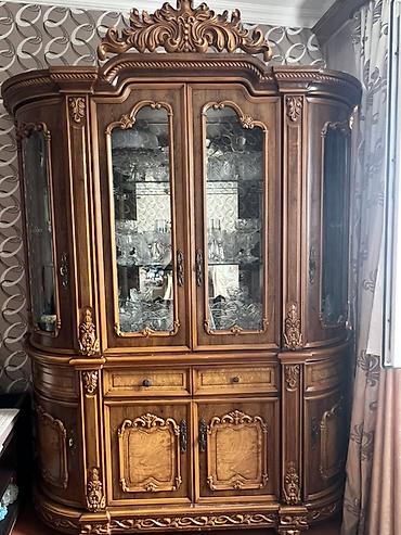 Ev və bağ: Klassik üslubda massiv ağacdan vitrin-bufet - Material: təbii ağac — 2