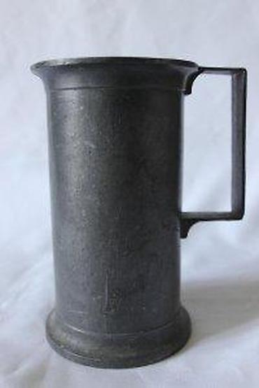 Staro posuđe i escajg: STARA MASIVNA KRIGLA SA ŽIGOM | Stara masivna livena krigla sa žigom — 5