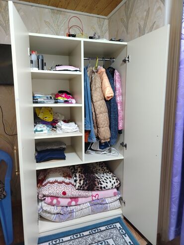Dolablar: Açılan, 2 qapılı Düz dolab, Şifonyer
