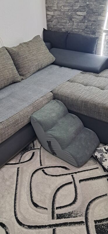 Oprema za kućne ljubimce: Stepenice za pse,sive boje,pozadina crna, juce kupljene 03.12.preko — 3