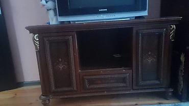 kablar: Klassik üslublu TV stendi / komod - Material: tünd rəngli taxta — 1
