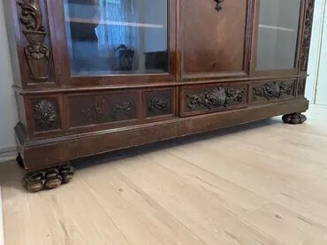 Stilske vitrine: Chippendale Stara stilska biblioteka / kabinetska vitrina 📚✨ Stara na lalafo.rs — 5 Stilske vitrine: Chippendale Stara stilska biblioteka / kabinetska vitrina 📚✨ Stara — 5