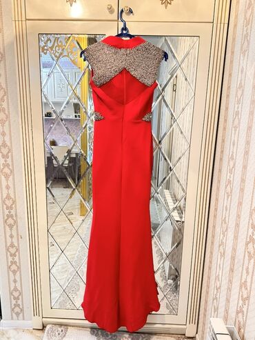 Gündəlik donlar: İki fərqli qadın paltarı dəsti 1) Qara krujeva üstlü, aşağı hissəsi — 6