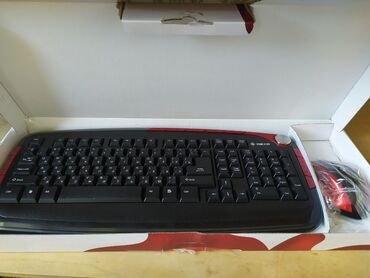 беспроводная клавиатура с мышкой: Игровая беспроводная клавиатура и мышь! 2 в одном на одном uzb!!!!
