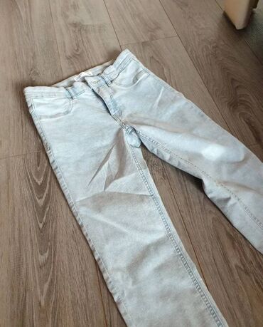 bele zenske pantalone: Sinsay farmerke, uske, skroz uz telo. Veličina 36