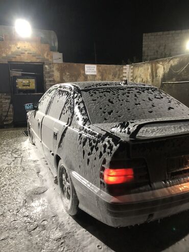 BMW: BMW 3 series: 1.8 l | 1994 il Sedan — 5