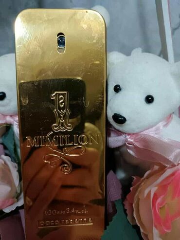 Parfemi: Crna bočica parfema Versace Crystal Noir sa fasetiranim čepom u obliku — 7