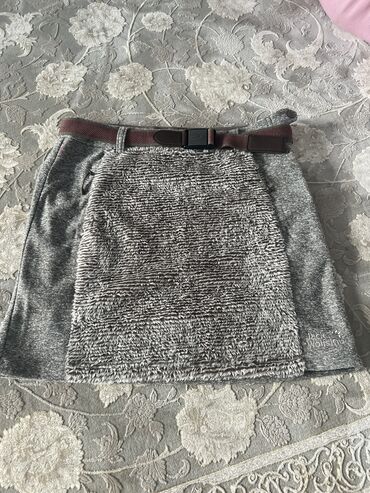 женские вещи пакетами: Новая юбка корейская, оригинал Jack Wolfskin размер S M, отдам за 1500