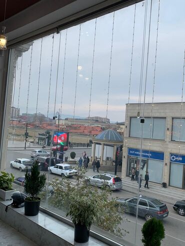 Restoran, kafelər: Hazır restoran satılır. Hal hazırda fəaliyyətdədir. Yeri tam — 9