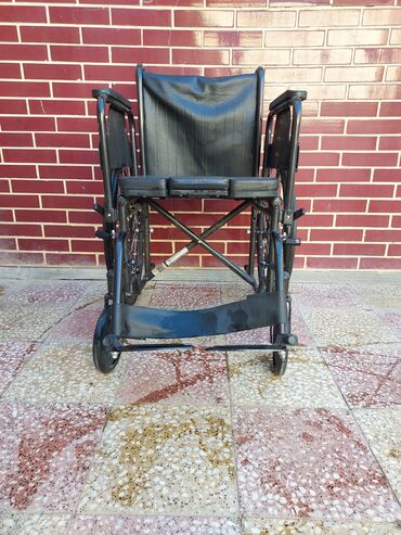 Nitril əlcəklər: Mobiak markalı əlil arabası - Material: möhkəm metal şassi, süni dəri