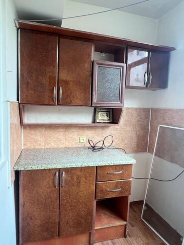 Uzunmüddətli kirayə mənzillər: Ev əşyazsızdır. Qaz,su,işıq daimidir. 3otaqdır. Binanın həyətində — 2