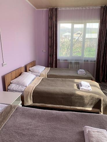 Посуточная аренда комнат: Теплый, светлый, просторный гостевой дом в г.Каракол - Спальня с — 8