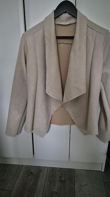 hm narukvice: Ženski sako/jaknica od meke antilop (suede) tkanine u bež boji. Model — 2