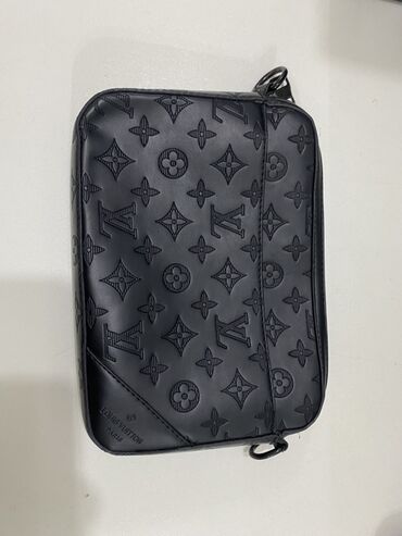 где можно продать наручные часы: Клатч Louis Vuitton можно поставить ремешок и носить как барсетку