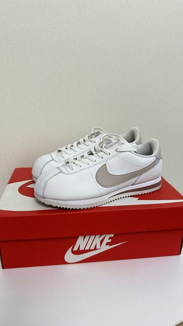 nike cortez бишкек: Кроссовкалар, 37.5, Nike, Колдонулган, түсү - Ак, Акылуу жеткирүү, Өзү алып кетүү