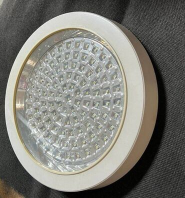 потолочные светодиодные светильники: Светодиодный настенно -потолочный светильник, диаметр 26 см, б/у