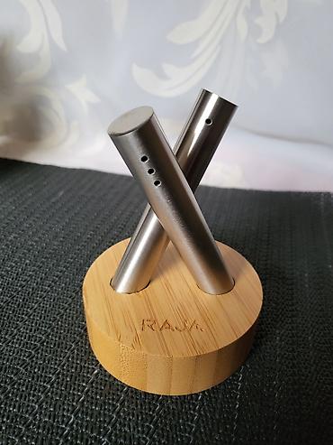 Ostalo posuđe: Nov Rominox slanik. Nov slanik nerdjajuci celik,postolje od bambusa na lalafo.rs — 3 Ostalo posuđe: Nov Rominox slanik. Nov slanik nerdjajuci celik,postolje od bambusa — 3