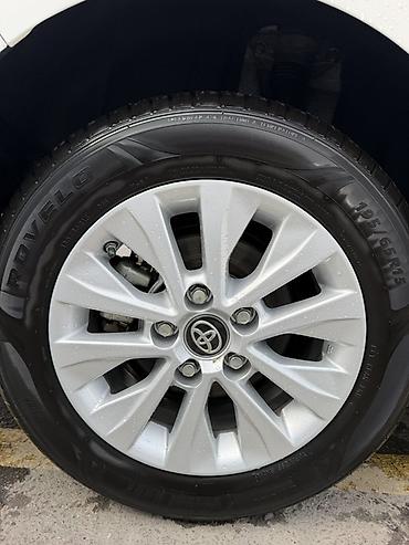 гибрид лабо: Toyota Corolla: 2022 г., 1.8 л, Вариатор, Гибрид, Седан — 9