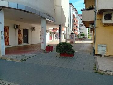 Prodavnice: Izdajem opremljen lokal, pekara, proizvodnja kolača, kuhinja. Lokal je — 10