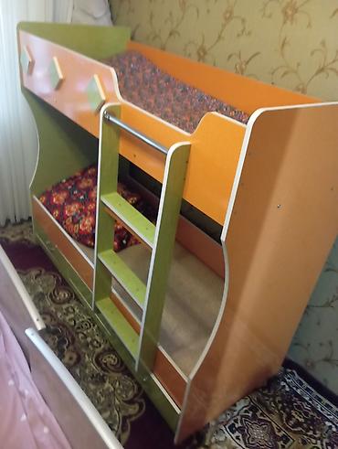 2 этажные кровати: Двухъярусная детская кровать с лестницей - Компактная модель на два — 3