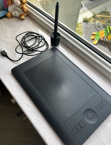planşet qelemi: Графический планшет Wacom intuos pro У него есть царапины, но на
