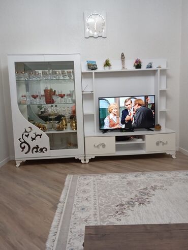 Qonaq otağı dəstləri: İşlənmiş, TV stend, Servant