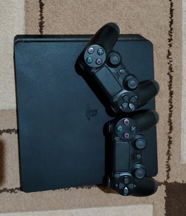 playstation 5 oyun: PlayStation 4 satılır. 2 pult və 10 oyunla birlikdə, FC 24,GTA 5