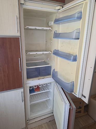 kuxna skaflari: Soyuducu xaladenik satılır 130 manata. ümumi şkafı istəyən olsa onuda — 2