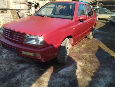 Volkswagen: Volkswagen Vento: 1993 г., 1.8 л, Механика, Бензин, Седан