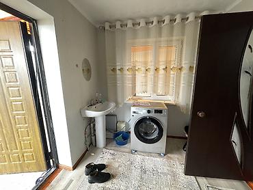 Продажа коттеджей и домов: Срочно продаю дом в Караколе По улице Акыйкат Хоз постройка имеется — 8