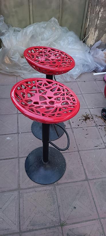 Qırmızı bar tabureləri - Müasir, dekorativ oturacaq hissəsi: dairəvi lalafo.az -da Qırmızı bar tabureləri - Müasir, dekorativ oturacaq hissəsi: dairəvi