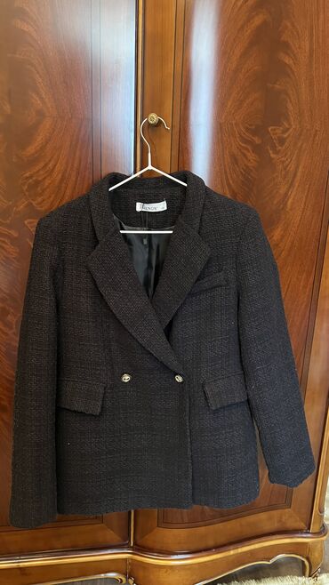 твидовый пиджак: Пиджак твидовый, срочно продаю! Размер М (44), не одевала