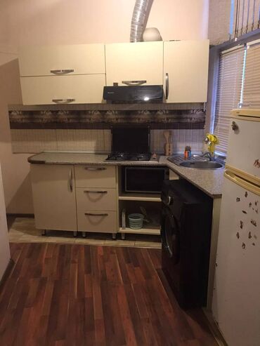 Uzunmüddətli kirayə mənzillər: Nəsimi rayonu,28 may metrosu,28 Mollun yanında yerləşən3 mərtəbəli — 4