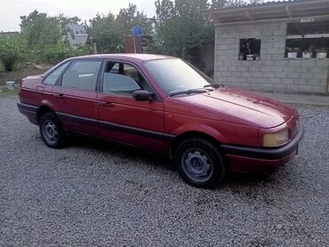 самые дешёвые авто: Volkswagen Passat: 1988 г., 1.8 л, Механика, Бензин, Седан