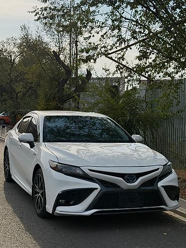 Toyota Camry: 2021 г., 2.5 л, Вариатор, Гибрид, Седан at lalafo.kg Toyota Camry: 2021 г., 2.5 л, Вариатор, Гибрид, Седан