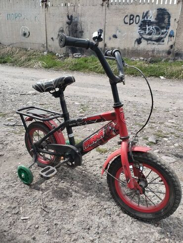 трёхколёсный детский велосипед: Продаю в Кара -балта велосипед на 4-5 лет