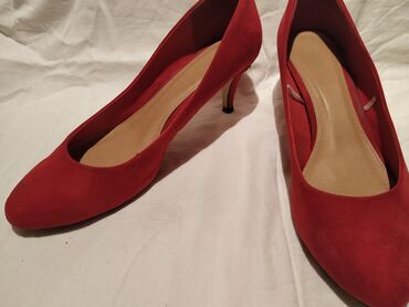 tünd qırmızı qadın ayaqqabıları: Tuflilər, Ölçü: 41.5, rəng - Qırmızı, İşlənmiş