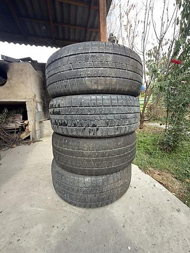 Комплект зимних шин 225/55 R17 (4 штуки) В очень хорошем состоянии, ни