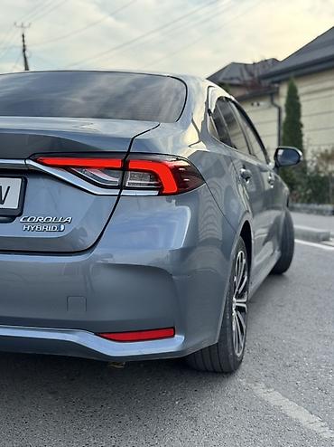 mercedesbenz eclass 2011: Toyota Corolla: 2020 г., Вариатор, Гибрид, Седан — 4