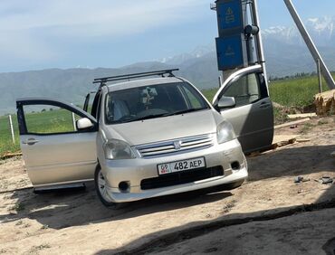 Toyota: Toyota Raum: 2003 г., 1.5 л, Автомат, Бензин, Универсал